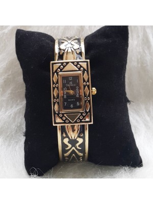 ÖZEL KORDONLU ALTIN  KASASI İNCE ÜZERİ TAŞLI ÖZEL BAYAN KOL SAATİ