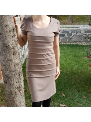 ÖNÜ YATAY ÇİZGİ MODELLİ KISA KOLLU BAYAN ELBİSE