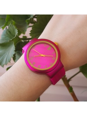 SPOR PEMBE SİLİKON  İÇİ KALPLİ  BAYAN KOL  SAATİ